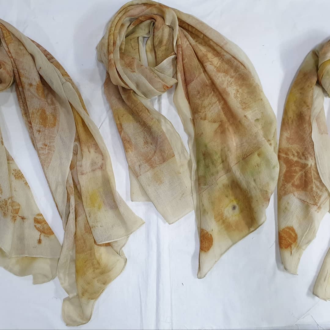 울 스카프에 남은 식물 무늬