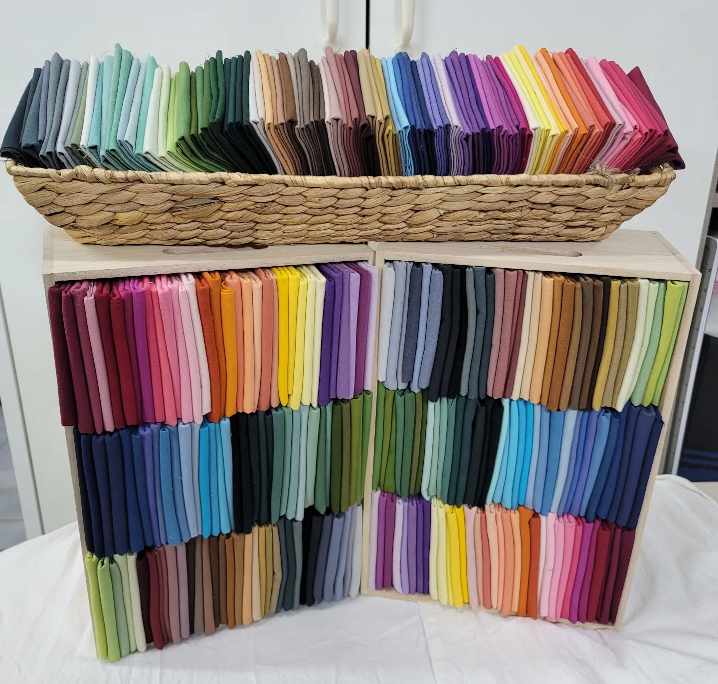 페어 준비 — 손염색 원단과 울사 패키지