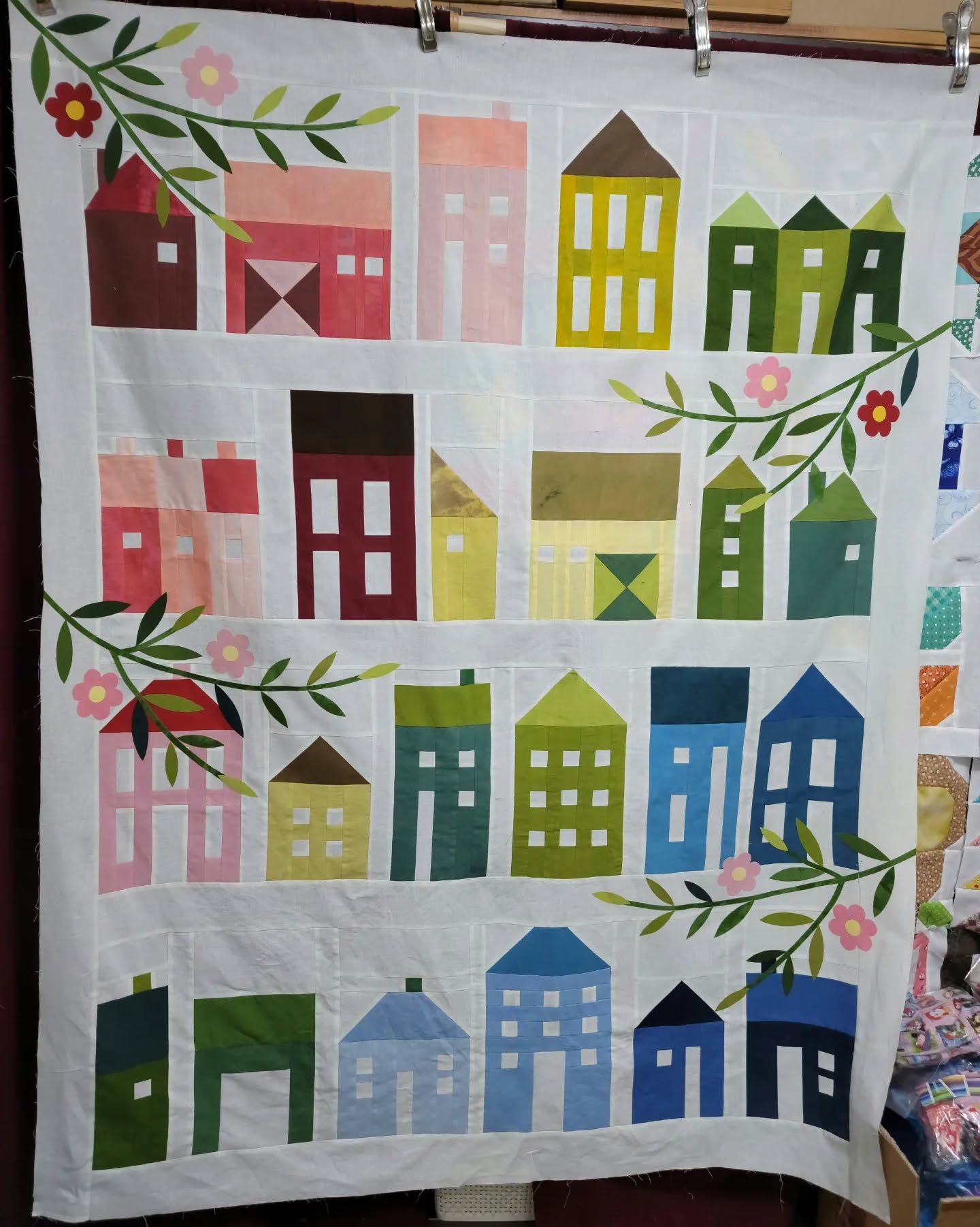 Summer Village — 꽃과 잎을 더한 탑